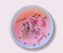 Load image into Gallery viewer, Rose Petal 10 oz Scented Candle
